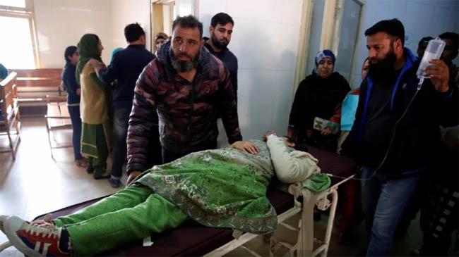 kashmir srinagar granade attack