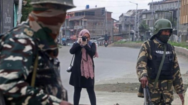 kashmiri journalists face immense pressure from india government