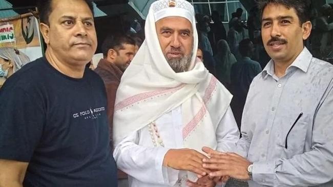 kashmiri pandits welcomed the first batch of hajis