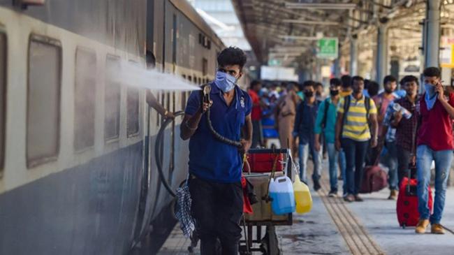 kolkata train corona