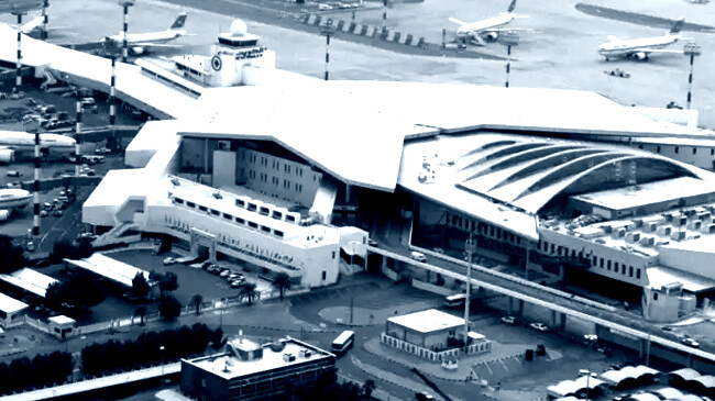 কুয়েত আন্তর্জাতিক বিমানবন্দরে একাধিক ড্রোন হামলা!