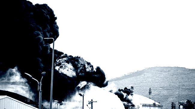 কুয়েতি তেলবাহী জাহাজে হামলা, সাগরে জ্বালানি ছড়িয়ে পড়ার শঙ্কা