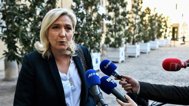 le pen urges more mosque cl