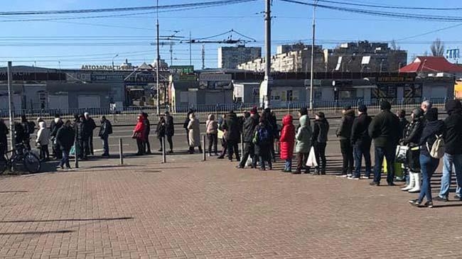 line for food