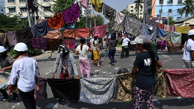 lungi barricade in myanmar