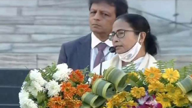 mamata adressing present modi