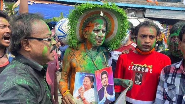 mamata supporters celebrating