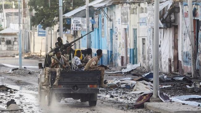 militants storm hotel in somalia capital leave 20 dead