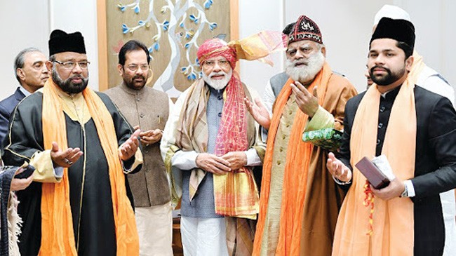 modi at ajmer sharif02