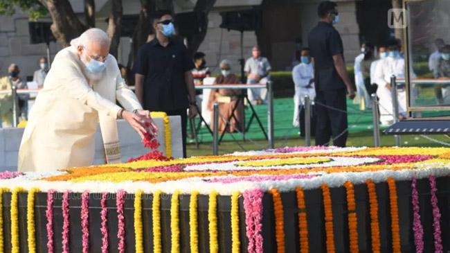 modi payed tribute mahatma gandhi