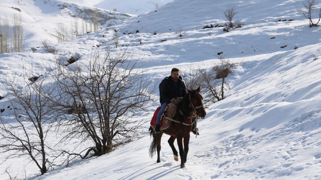 musa tavsan rides through a snowy field