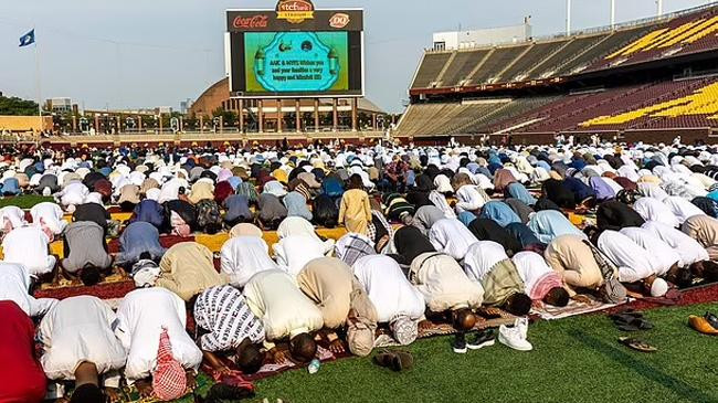 muslim gathered in stedium