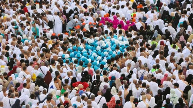 muslim worshippers gather at the grand mosque in the holy city of mecca