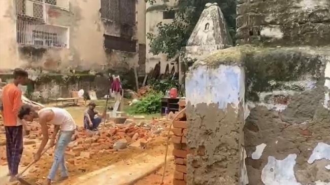 muslims at the court to protect the temple