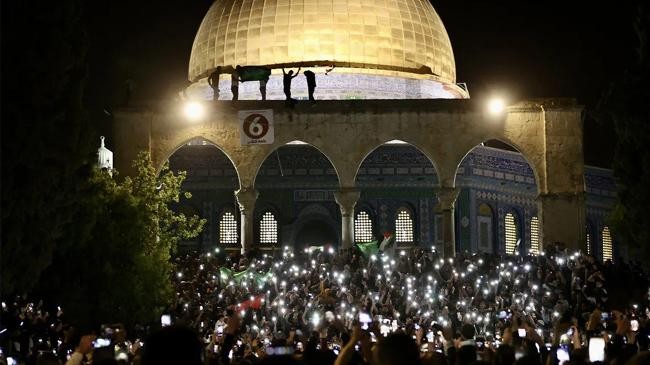 muslims gather to pray at al aqsa mosque