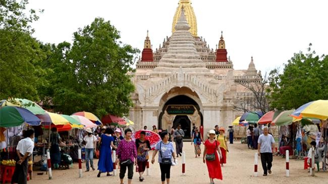 myanmar tourists