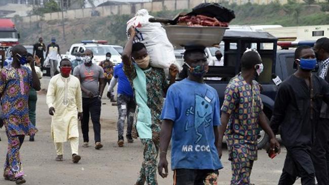 nigerian people walking