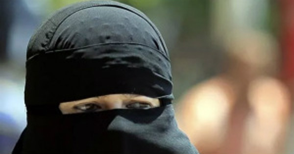 niqab wearing women harassed in spain
