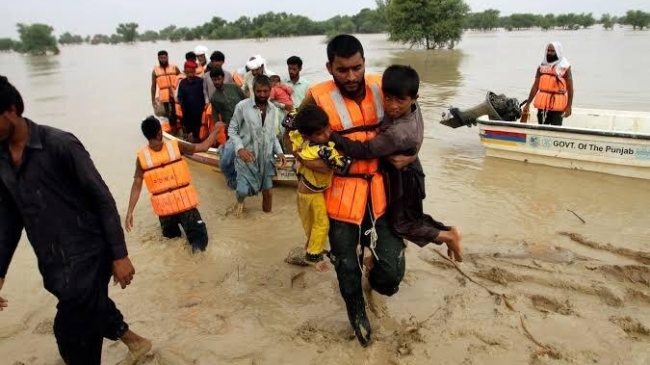 one third of pakistan submerged flood water