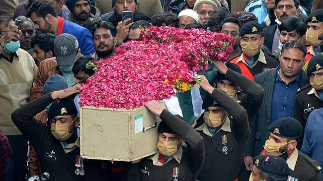 pak afghan border soldiers lost five