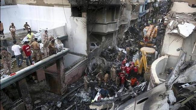 pakistan plane crash01
