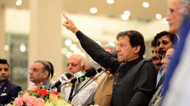 pakistan president imran khan in airport