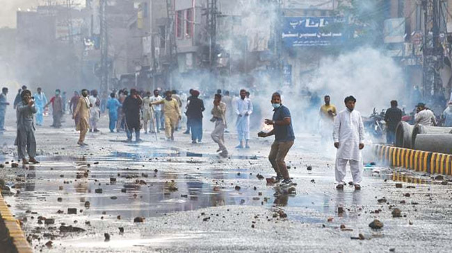 pakistan protest two lost lives