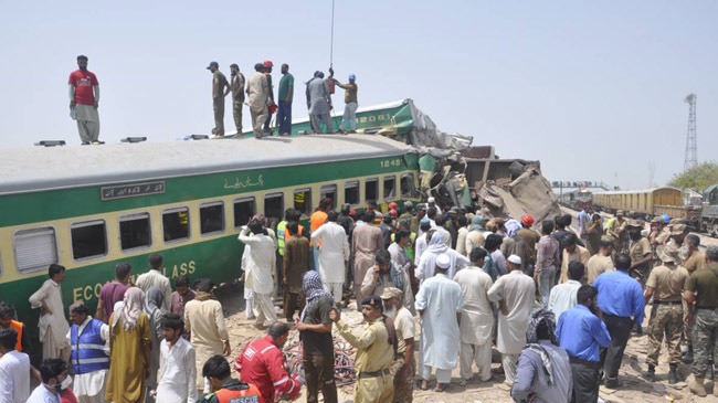 pakistan rail accident