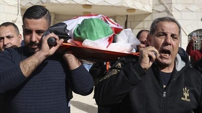 palestinian relatives carry the body of omar asad