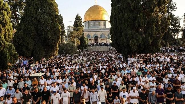 palestinians perform eid al adha prayer at the al aqsa mosque