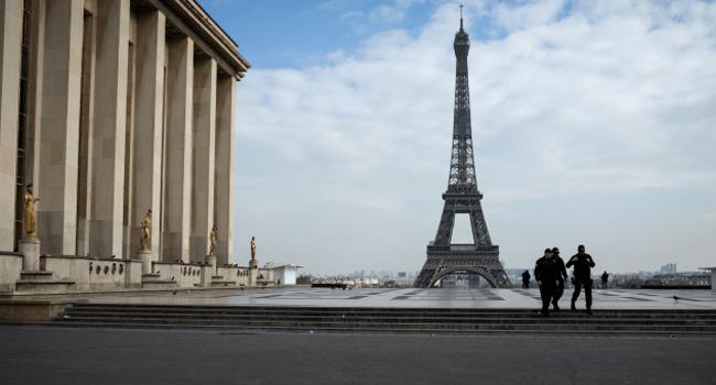 paris empty in lockdown