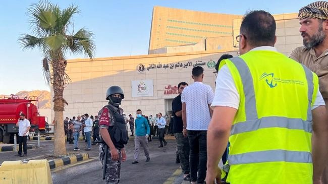 people outside a hospital after a toxic gas leak from a storage tank