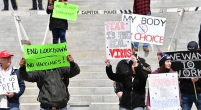 people protesting in usa01