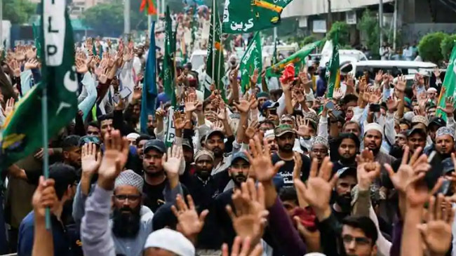 protest in pakistan 2