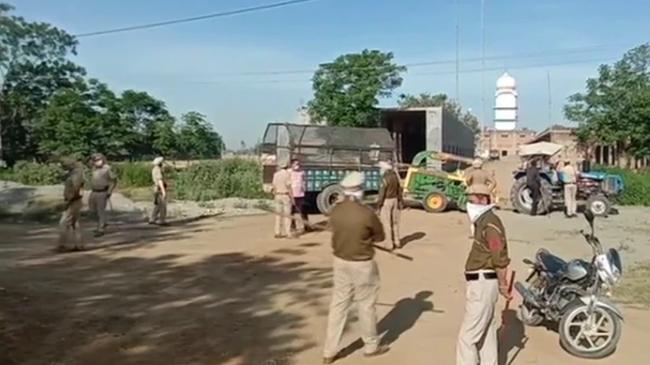 punjab policeman cut hand by nihang sikh