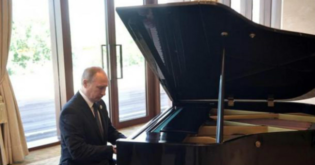 putin playing piano in china