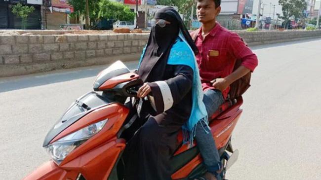 rajiya begum with her son