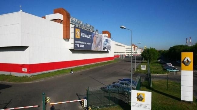renault resumes production at moscow plant
