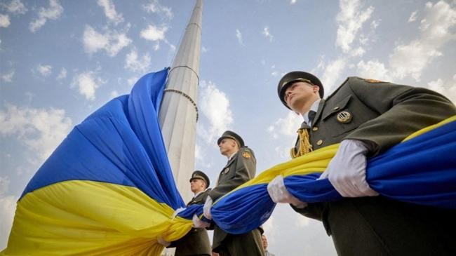 rising ceremony of the ukraines biggest national flag