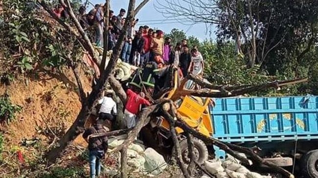 road accident 14 lost live