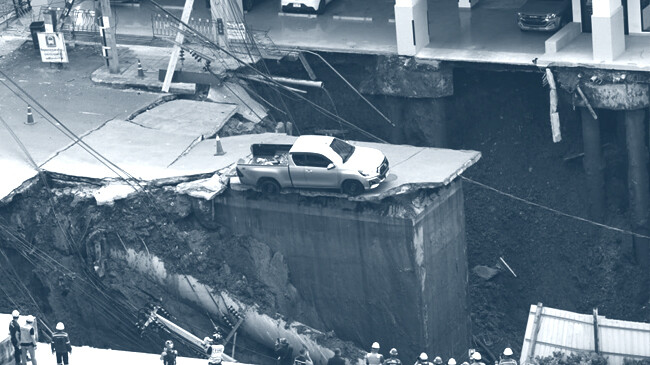 road collapse in front of vajira hospital 1