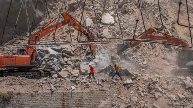 road tunnel collapsed in the himalayan region