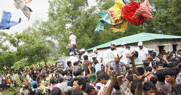 rohingya receiving relief