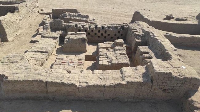 roman city in luxor egypt 01