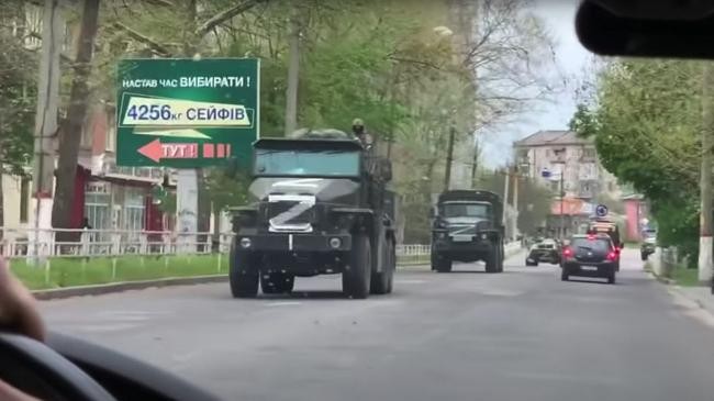 russian military vehicles streets kherson