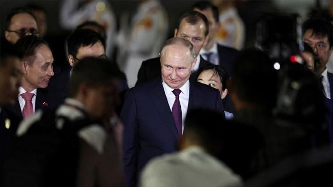 russian president vladimir putin meets vietnamese leaders in hanoi