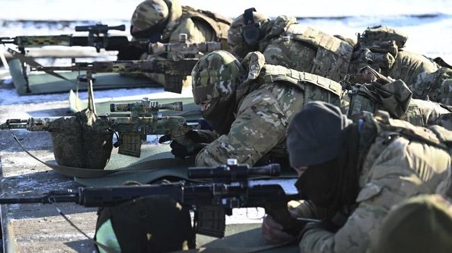 russian soldiers take part drills