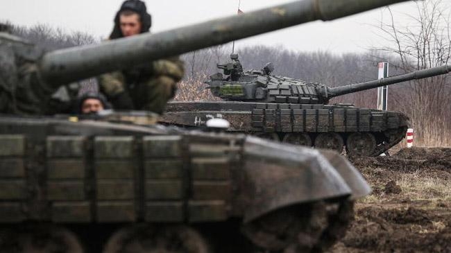 russian tank ukrain border