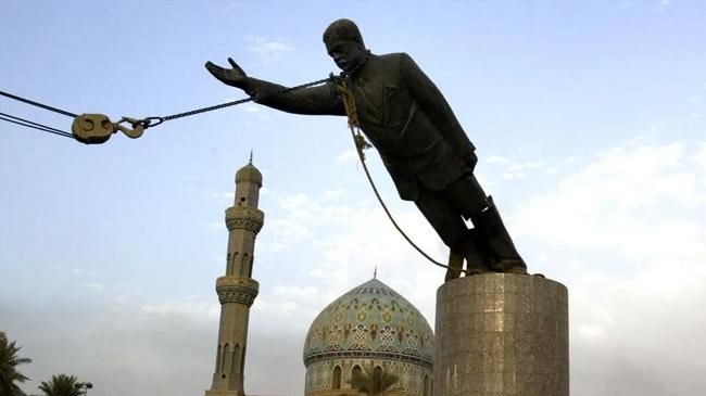 saddam hussein statue