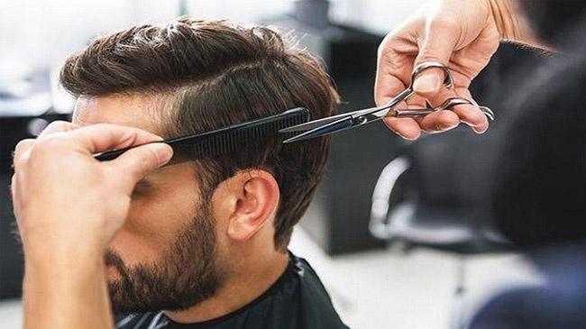 saloon cutting hair